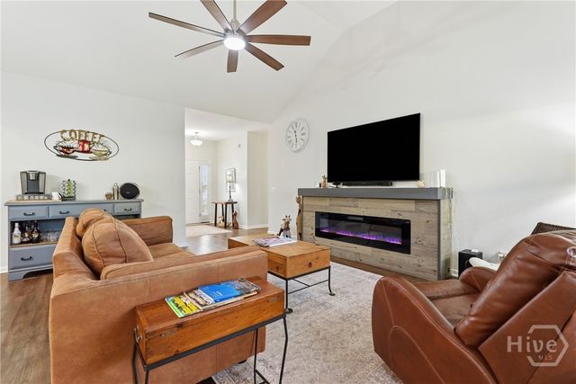 126 Minning Loop, Richmond Hill, GA 31324