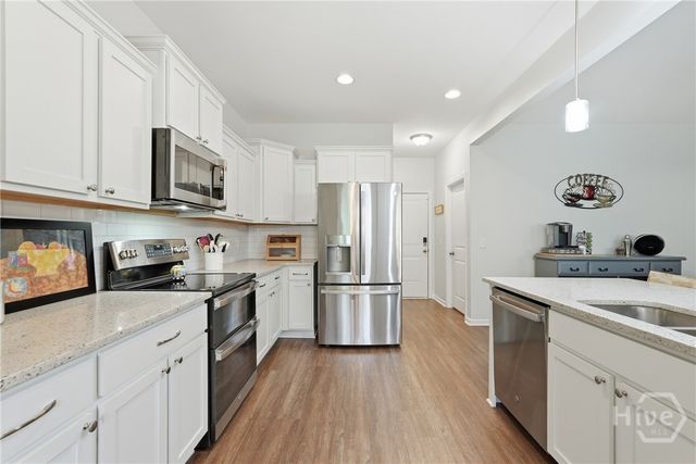 126 Minning Loop, Richmond Hill, GA 31324