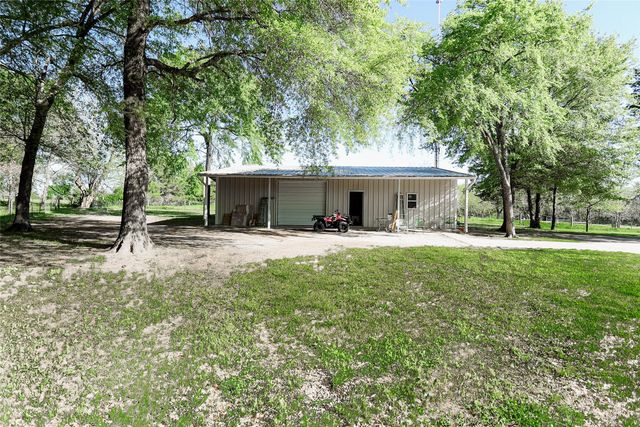 679 County Road 1465, Bonham, TX 75418