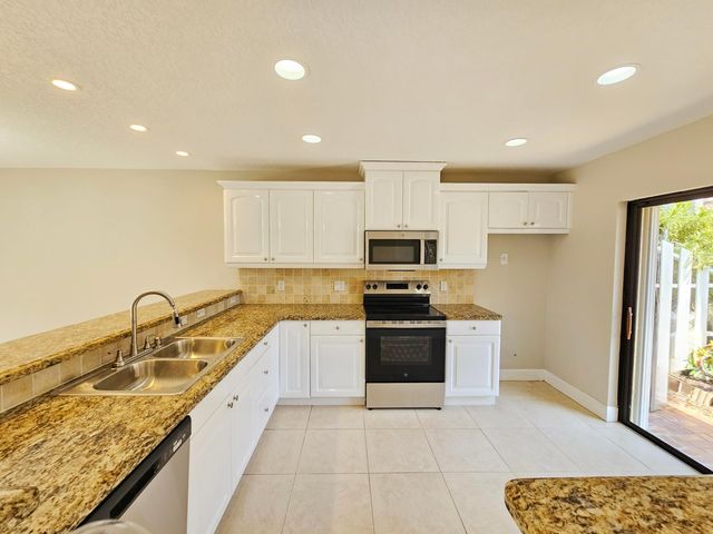 17200 Fownes Crescent, Jupiter, FL 33477