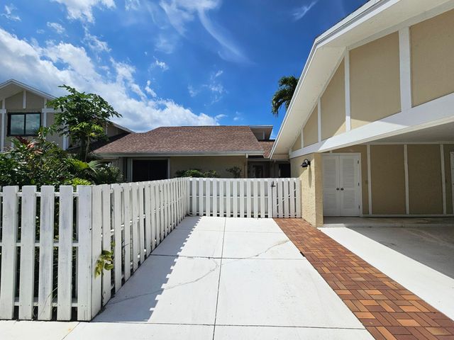 17200 Fownes Crescent, Jupiter, FL 33477
