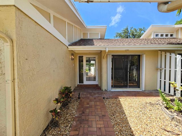 17200 Fownes Crescent, Jupiter, FL 33477