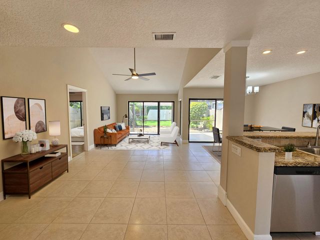 17200 Fownes Crescent, Jupiter, FL 33477