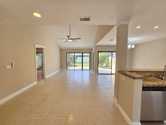 17200 Fownes Crescent, Jupiter, FL 33477