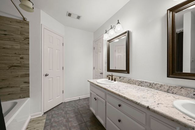 32575 Madeline Dr, Denham Springs, LA 70706