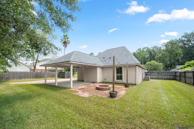 32575 Madeline Dr, Denham Springs, LA 70706