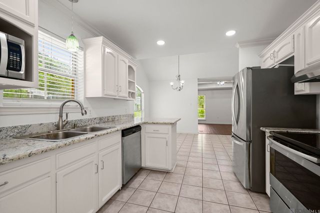 32575 Madeline Dr, Denham Springs, LA 70706