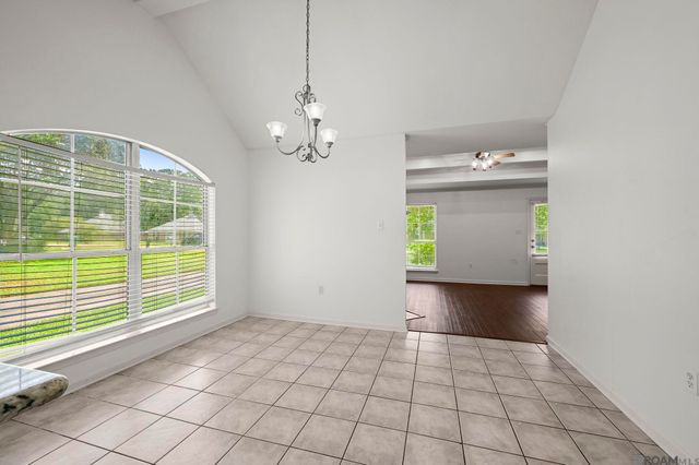 32575 Madeline Dr, Denham Springs, LA 70706