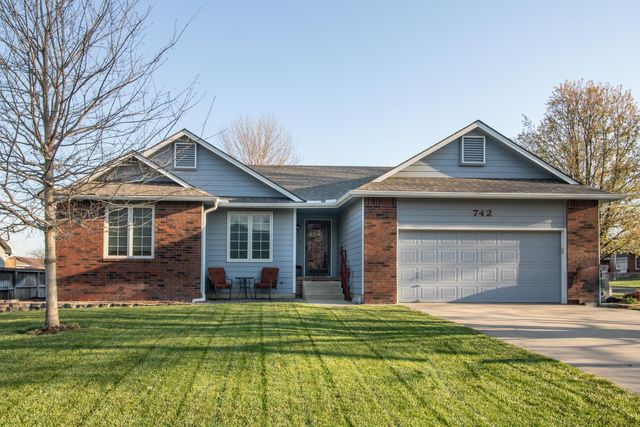 742 E Brent, Mulvane, KS 67110