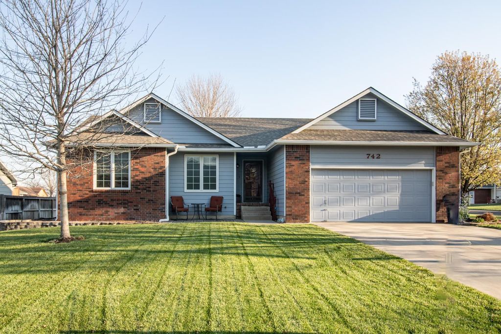 742 E Brent, Mulvane, KS 67110