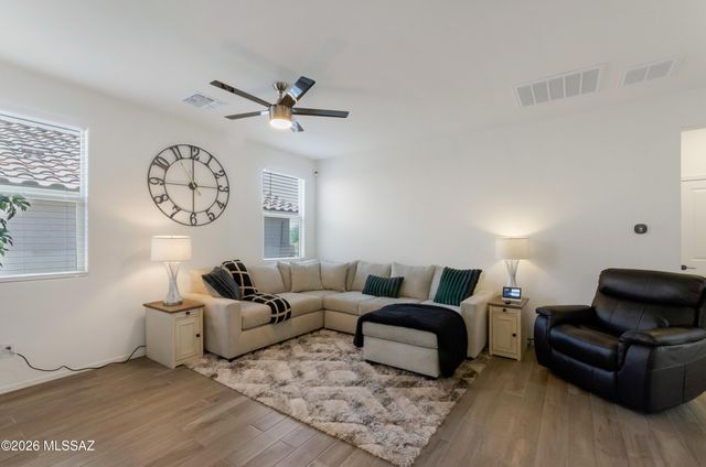 9305 N Peridot Vista Avenue, Tucson, AZ 85742