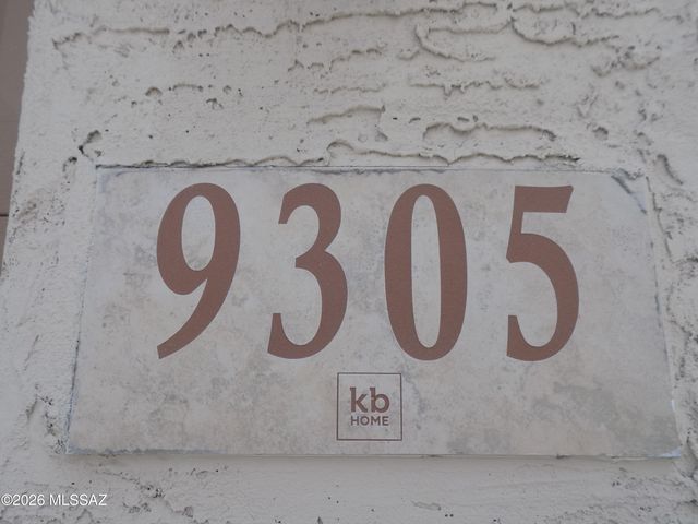 9305 N Peridot Vista Avenue, Tucson, AZ 85742