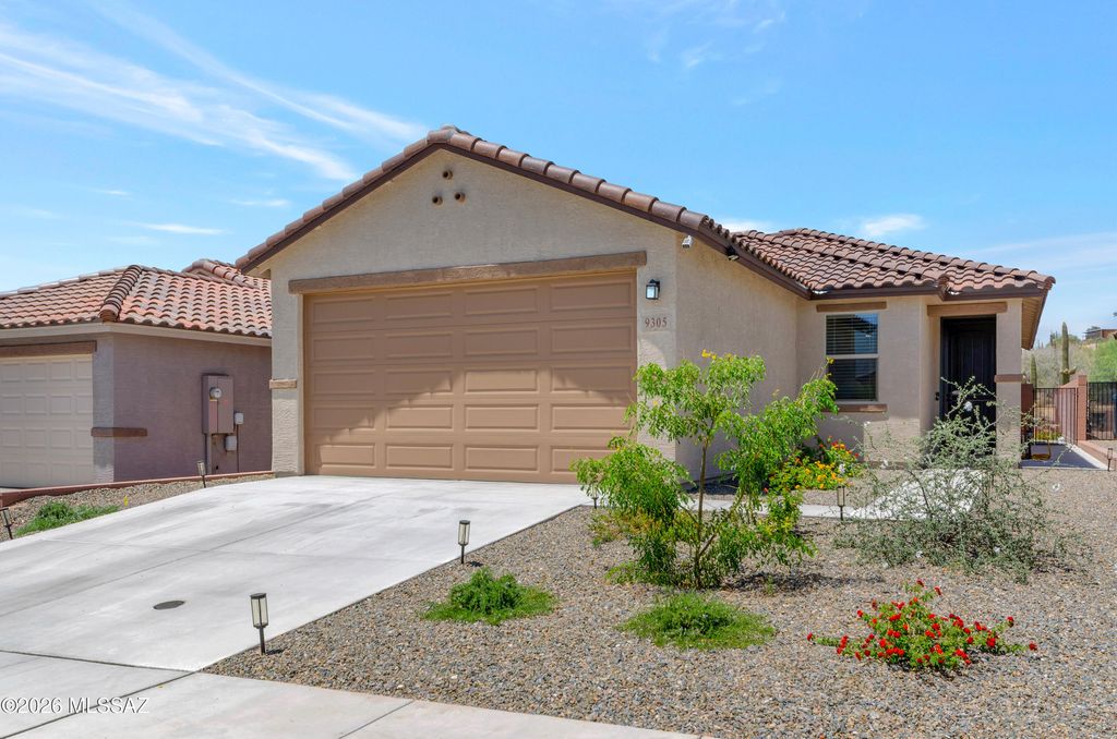 9305 N Peridot Vista Avenue, Tucson, AZ 85742