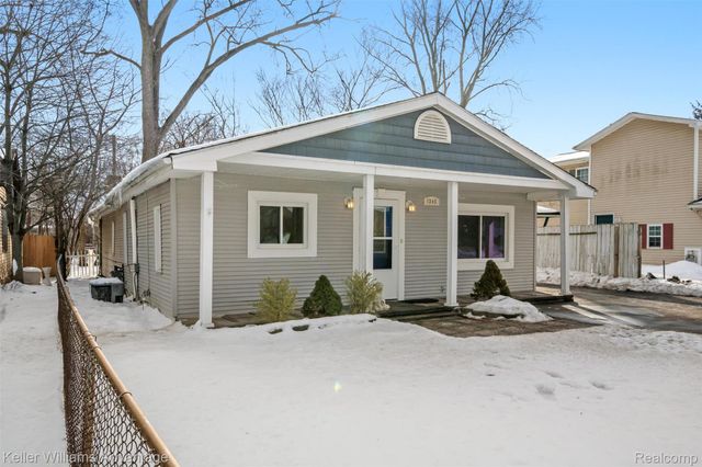 1345 Hendricks Way, Waterford Charter Township, MI 48328