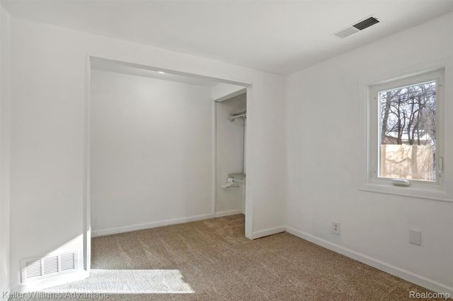 1345 Hendricks Way, Waterford Charter Township, MI 48328