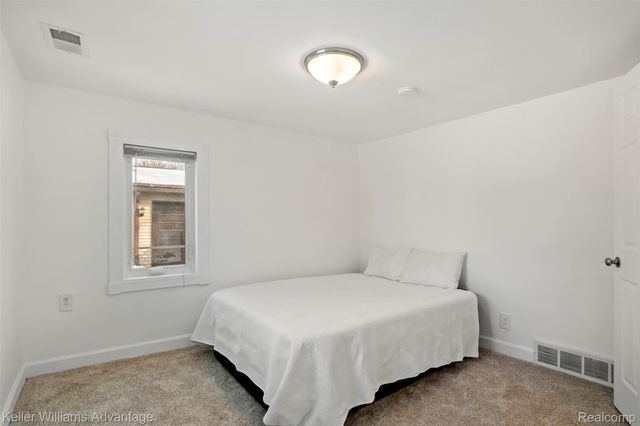 1345 Hendricks Way, Waterford Charter Township, MI 48328