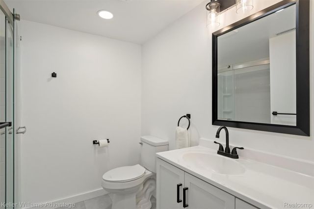 1345 Hendricks Way, Waterford Charter Township, MI 48328