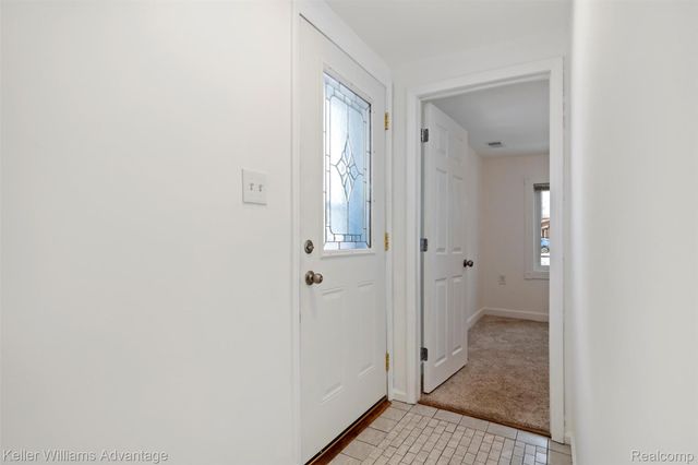 1345 Hendricks Way, Waterford Charter Township, MI 48328