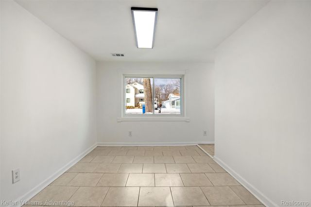 1345 Hendricks Way, Waterford Charter Township, MI 48328