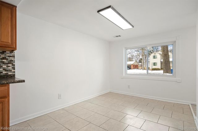 1345 Hendricks Way, Waterford Charter Township, MI 48328