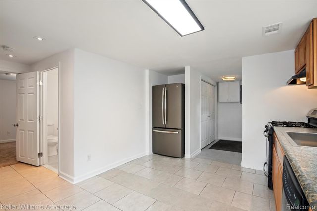 1345 Hendricks Way, Waterford Charter Township, MI 48328