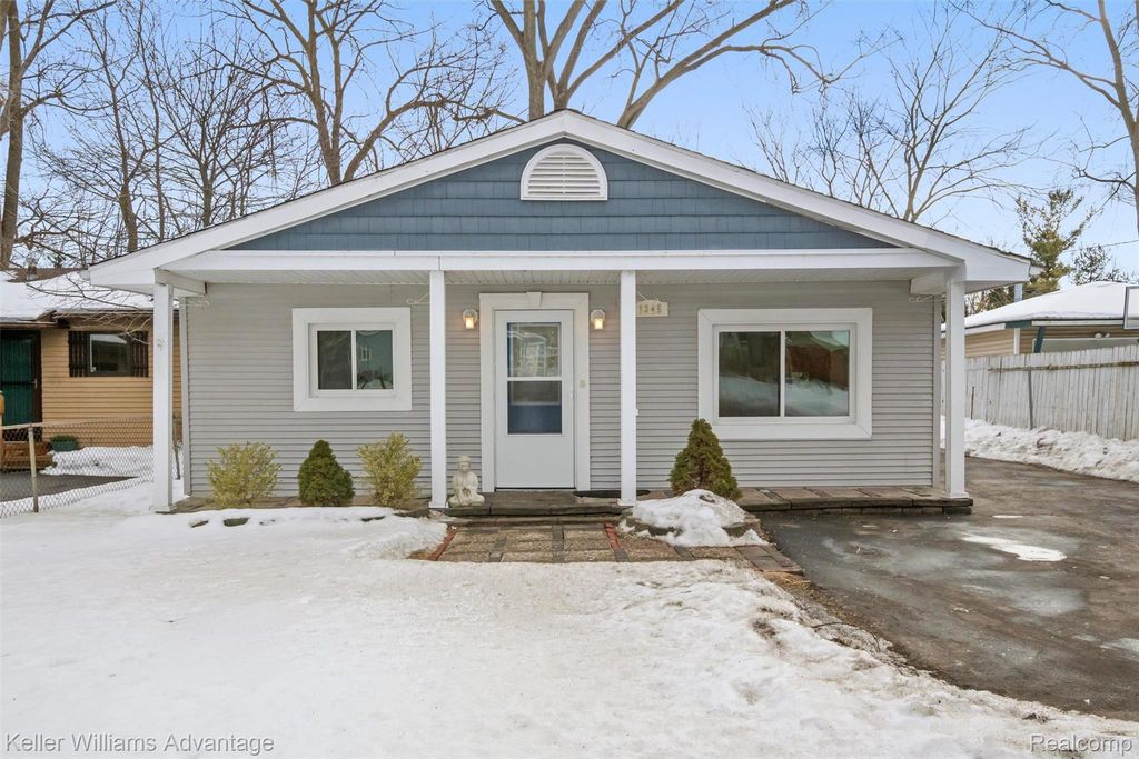 1345 Hendricks Way, Waterford Charter Township, MI 48328