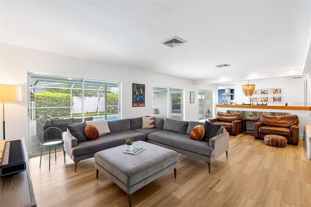 1201 87TH AVENUE N, St Petersburg, FL 33702