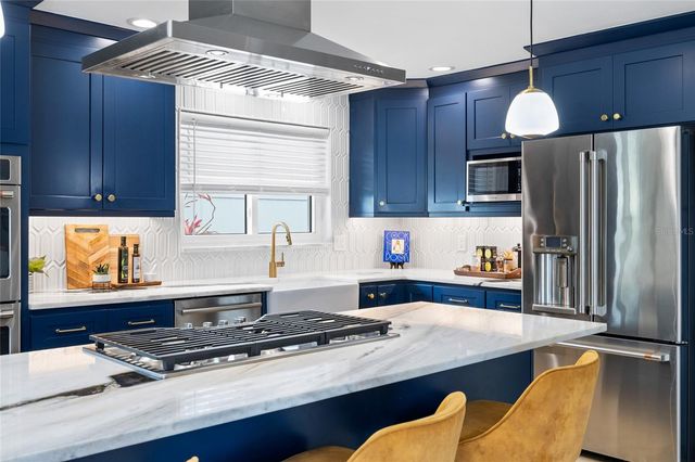 1201 87TH AVENUE N, St Petersburg, FL 33702