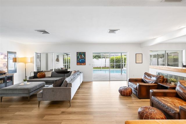 1201 87TH AVENUE N, St Petersburg, FL 33702