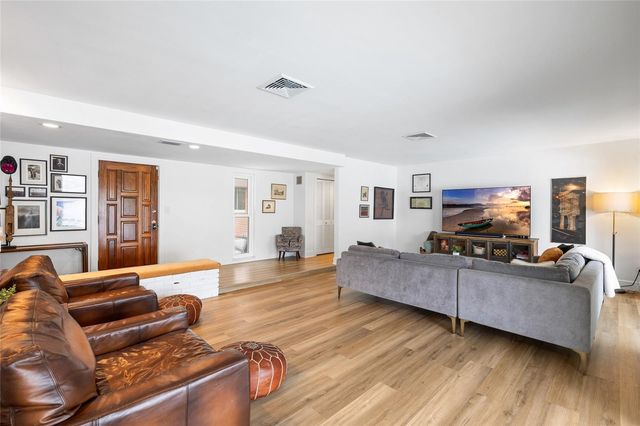 1201 87TH AVENUE N, St Petersburg, FL 33702