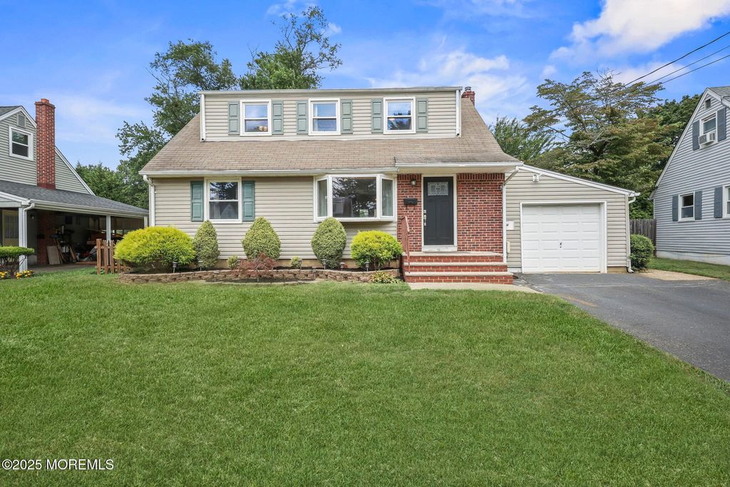 18 Mead Avenue, Freehold, NJ 07728