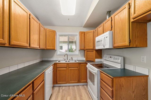 8694 N Clarkview Pl, Hayden Lake, ID 83835
