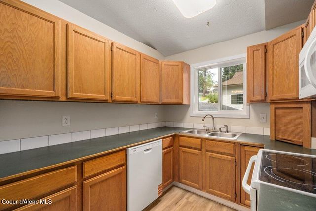 8694 N Clarkview Pl, Hayden Lake, ID 83835