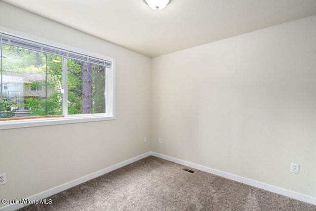 8694 N Clarkview Pl, Hayden Lake, ID 83835