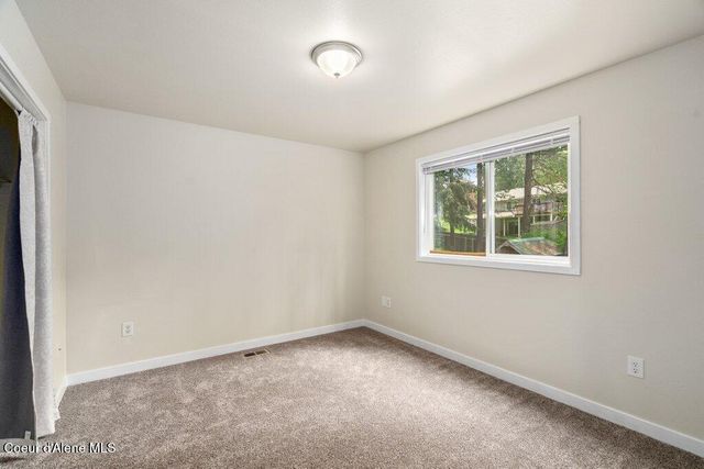 8694 N Clarkview Pl, Hayden Lake, ID 83835