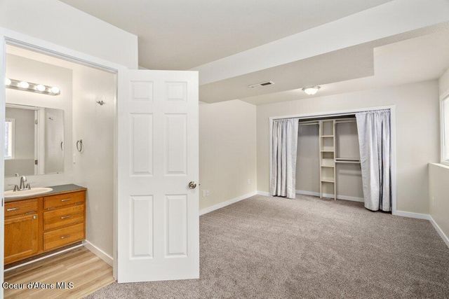8694 N Clarkview Pl, Hayden Lake, ID 83835