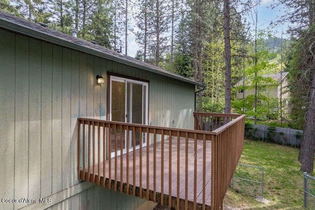 8694 N Clarkview Pl, Hayden Lake, ID 83835