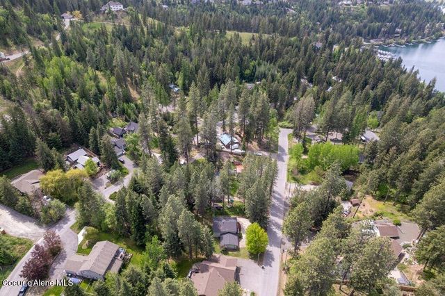 8694 N Clarkview Pl, Hayden Lake, ID 83835