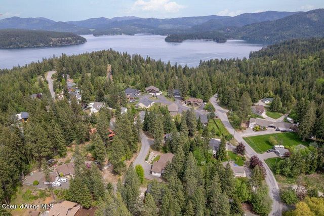 8694 N Clarkview Pl, Hayden Lake, ID 83835