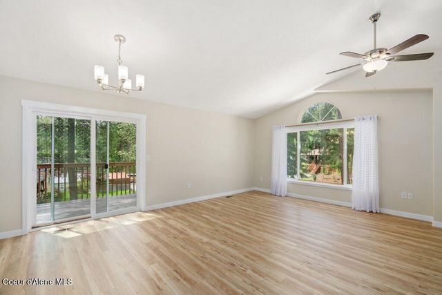8694 N Clarkview Pl, Hayden Lake, ID 83835
