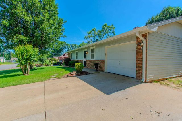 187 Meadowick Dr, Jacksonville, AR 72076