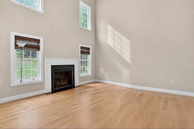 32 Bissonnette Cir, Southampton, MA 01073