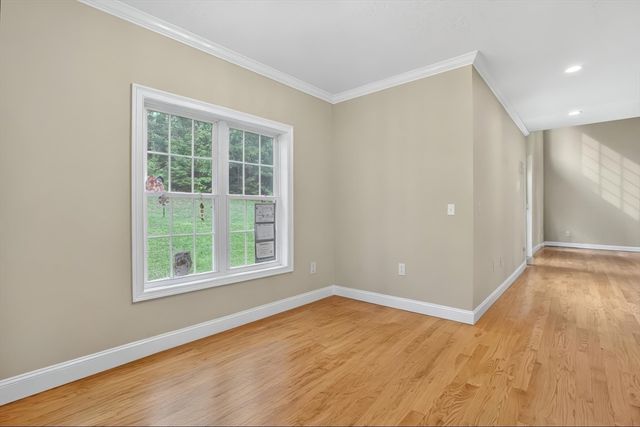 32 Bissonnette Cir, Southampton, MA 01073