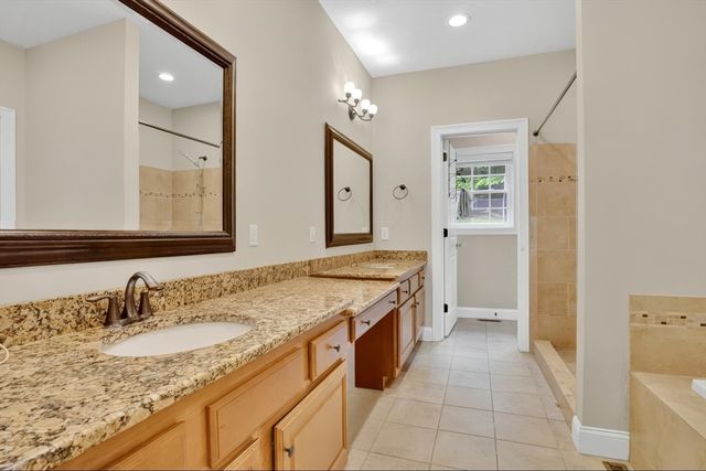 32 Bissonnette Cir, Southampton, MA 01073