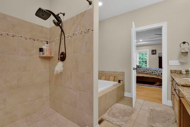 32 Bissonnette Cir, Southampton, MA 01073