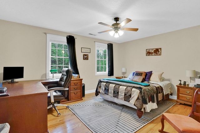 32 Bissonnette Cir, Southampton, MA 01073