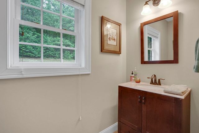 32 Bissonnette Cir, Southampton, MA 01073