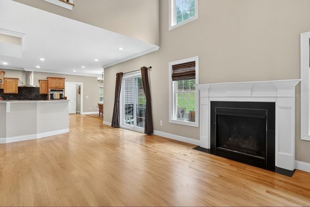 32 Bissonnette Cir, Southampton, MA 01073