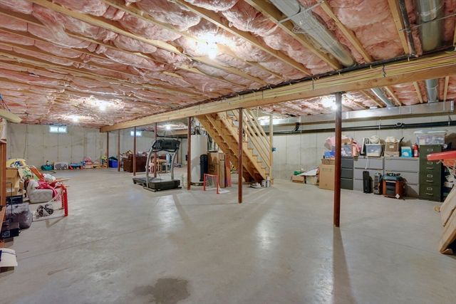 32 Bissonnette Cir, Southampton, MA 01073