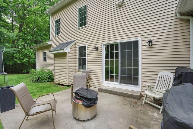 32 Bissonnette Cir, Southampton, MA 01073